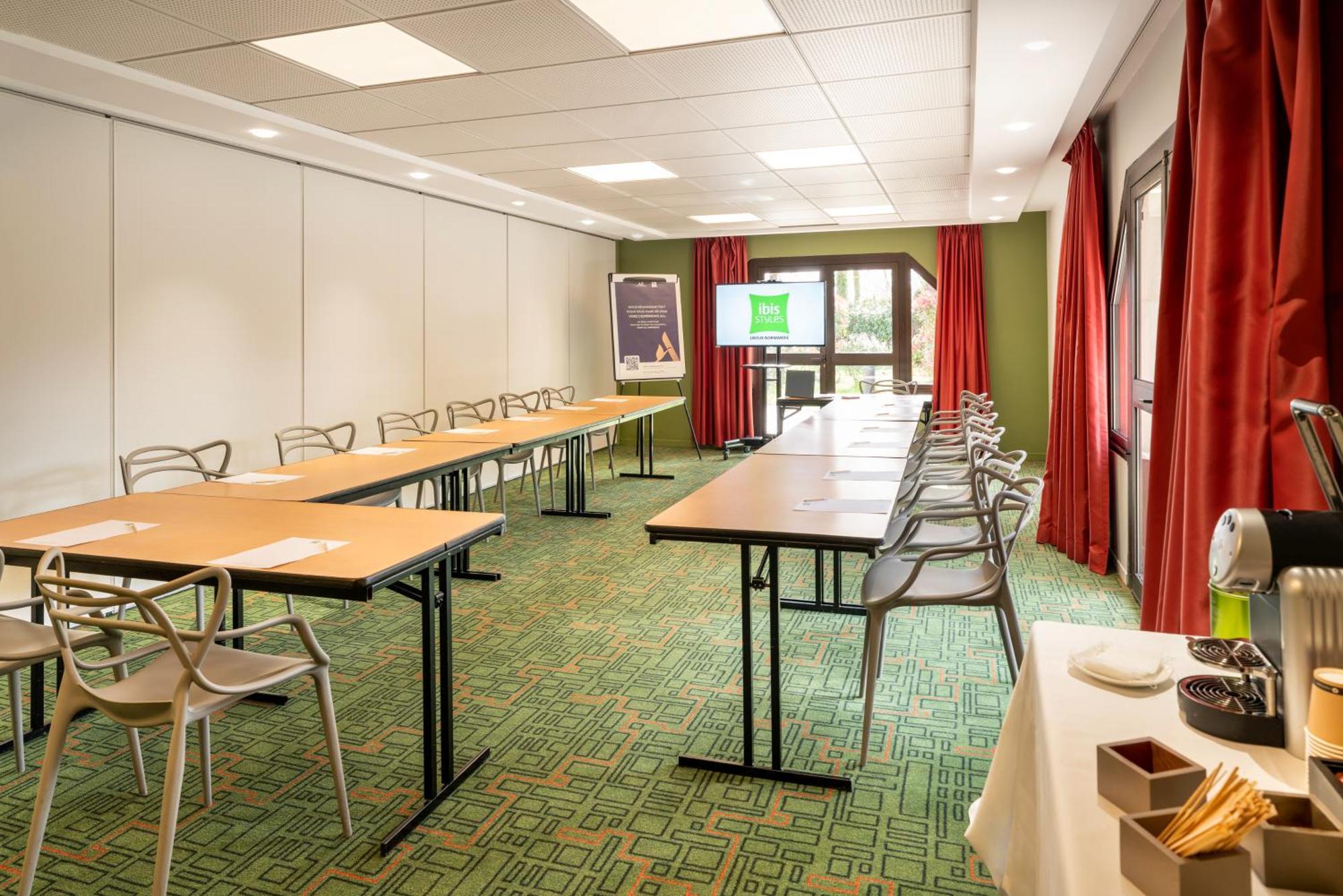 Ibis Styles Lisieux Normandie Exterior photo